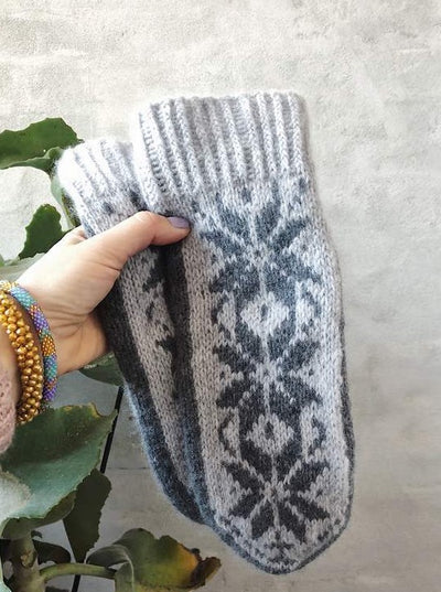 Nordic mittens with stars, merino wool - Önling Nordic knitting patterns and yarn