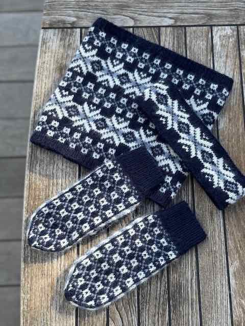 Astra Mittens, Cowl and Headband, No 1 knitting kit KLADDE Knitting kits Önling - Katrine Hannibal