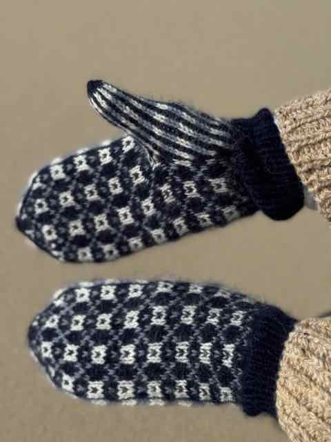 Astra Mittens, Cowl and Headband, No 1 knitting kit KLADDE Knitting kits Önling - Katrine Hannibal