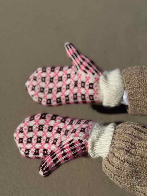 Astra Mittens, Cowl and Headband, No 1 knitting kit KLADDE Knitting kits Önling - Katrine Hannibal