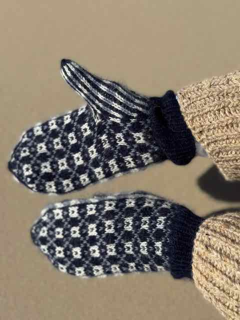 Astra Mittens, Cowl and Headband, No 1 knitting kit KLADDE Knitting kits Önling - Katrine Hannibal