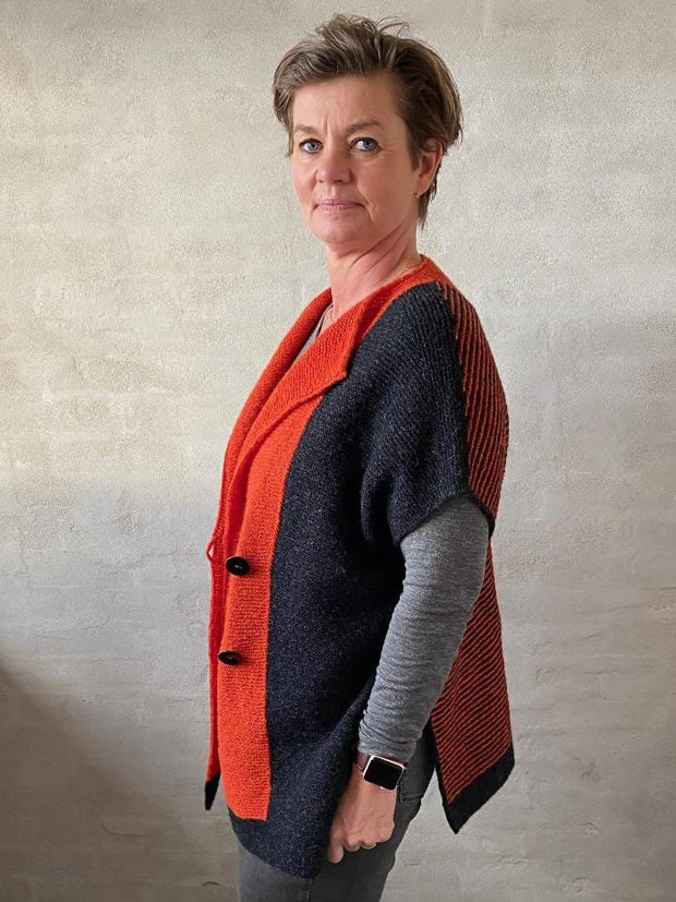 Avenue vest by Hanne Falkenberg, knitting kit | 72 Charcoal, 
11 Dark orange