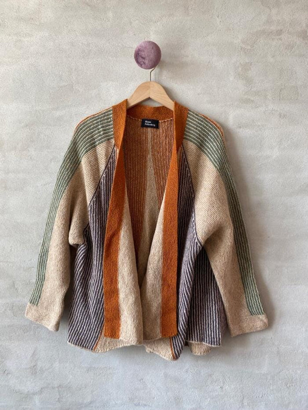 Ballerina jacket by Hanne Falkenberg, No 20 knitting kit (4 colors) | 90 Oats, 96 Blueberry, 92 Brandy, 33 Apple green