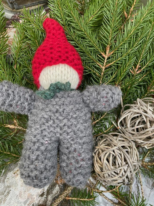 Christmas Elf, knitting pattern - supports vulnerable children Knitting patterns Önling - Katrine Hannibal