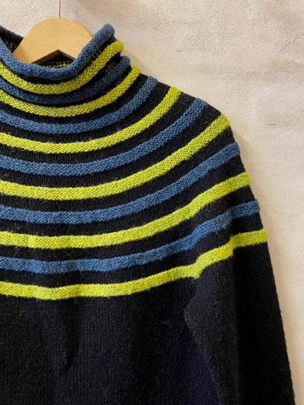 Corona sweater af Hanne Falkenberg, strikkekit | 71 Black, 41 Petrol, 03 Pistachio