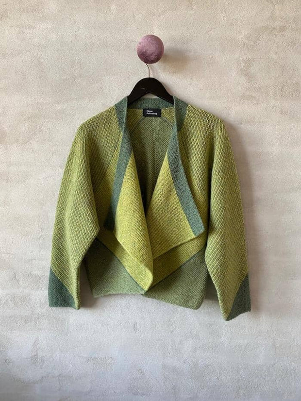 Dacapo cardigan af Hanne Falkenberg, strikkekit | 30 Dusty green, 29 Spring green, 33 Apple green