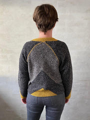 Dacapo short jacket by Hanne Falkenberg, knitting kit | 75 Grey, 71 Black, 04 Curry yellow