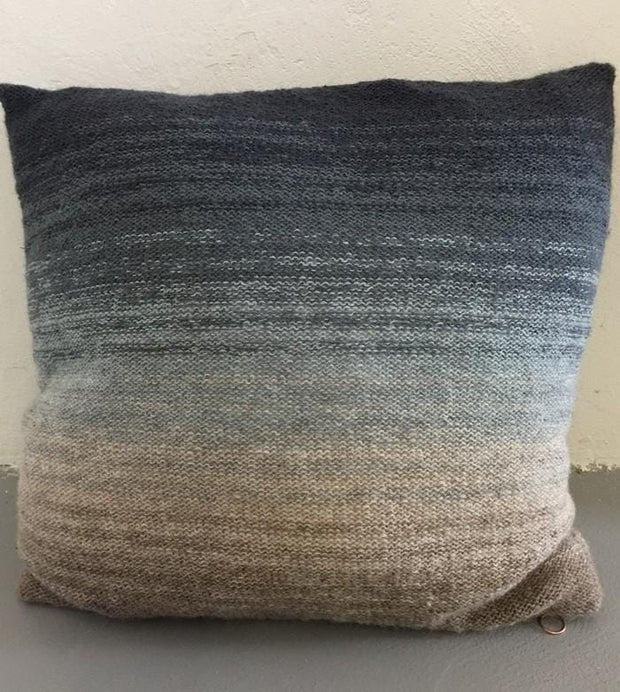 Dip Dye pillow by Önling, knitting pattern