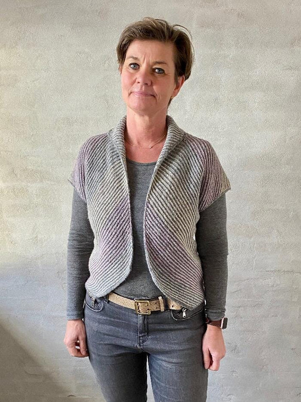 Duet vest by Hanne Falkenberg, knitting kit | 77 Silver grey, 75 Grey, 62 Dusty rose, 01 Winter white