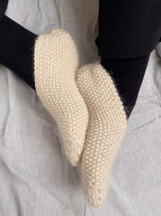 Easy Peasy Cozy Slippers, knitting kit