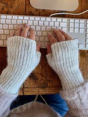 Easy Peasy Filipa Wrist Warmers by Önling, knitting pattern Knitting patterns Önling - Katrine Hannibal