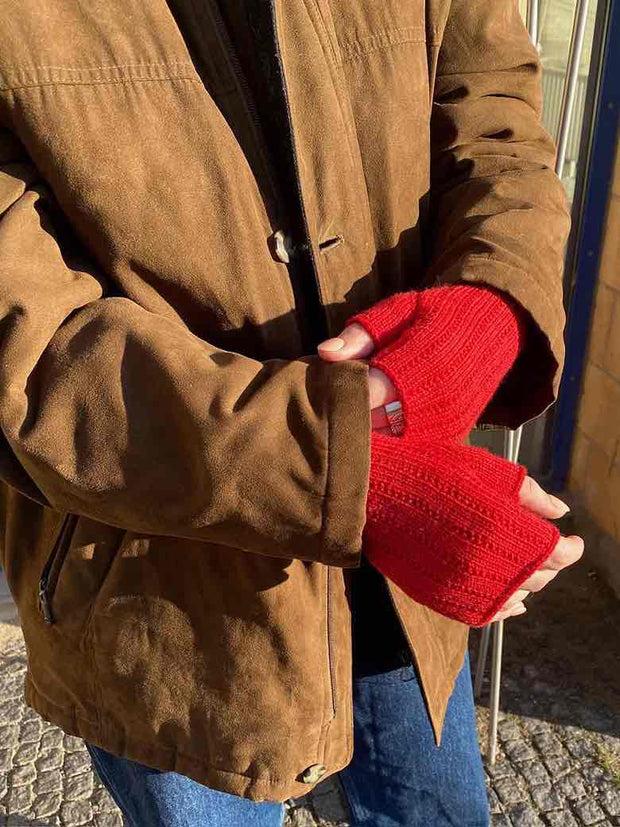 Easy Peasy Iben Wrist Warmers, knitting kit in Önling No 4