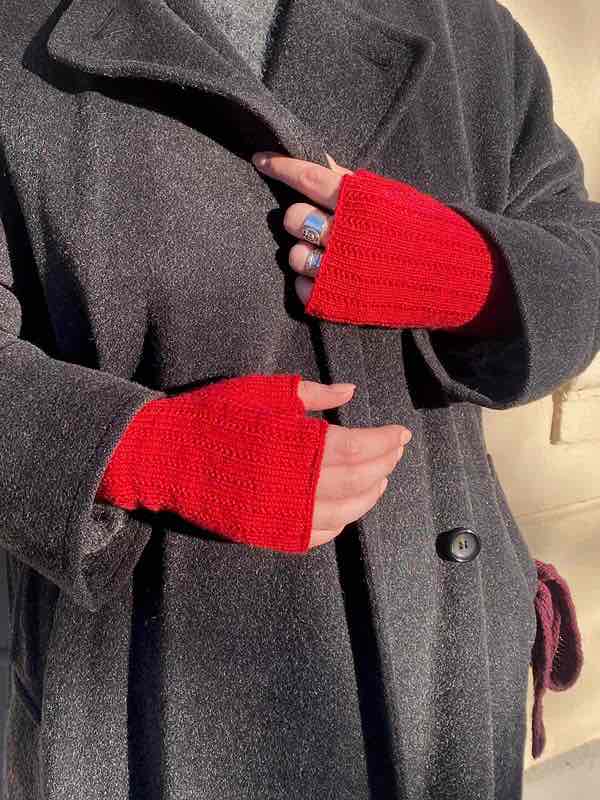 Easy Peasy Iben Wrist Warmers, knitting kit in Önling No 4