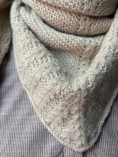 Elisabeth shawl by Inge - Lis Holst, No 4 knitting kit