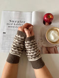 Fiona wrist warmers by Önling, No 2 knitting kit Knitting kits Önling - Katrine Hannibal