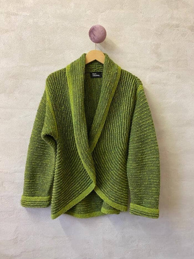 Gloria jakke af Hanne Falkenberg, strikkekit | 22 Green Pea (x), 28 Moss, 33 Apple green