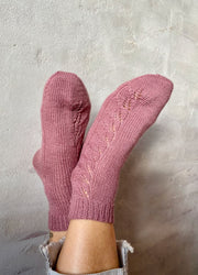 Idun socks from Önling, knitting pattern - FÆRDIG MGL KUN OPSKRIFT Knitting patterns Inge - Lis Holst