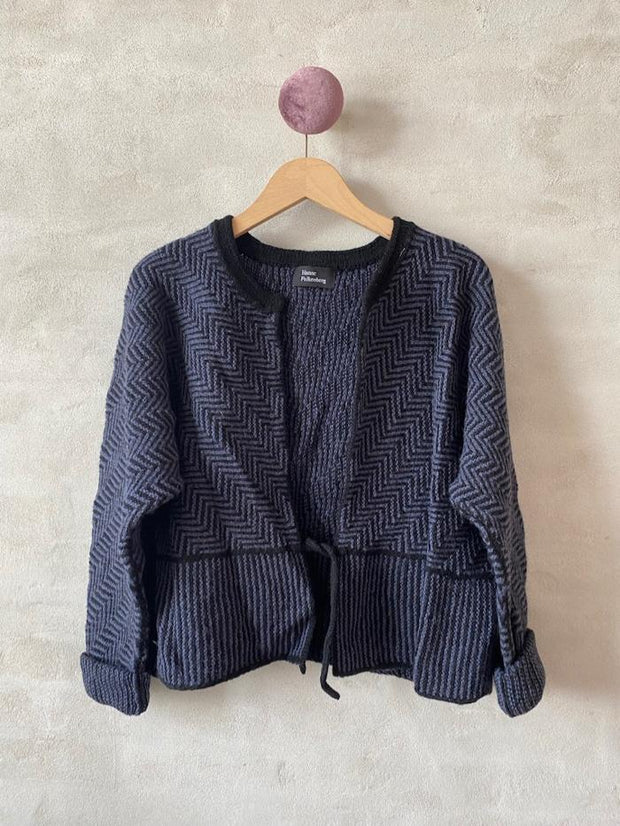 Jazz cardigan/sweater by Hanne Falkenberg, knitting kit | 71 Black, 96 Blueberry