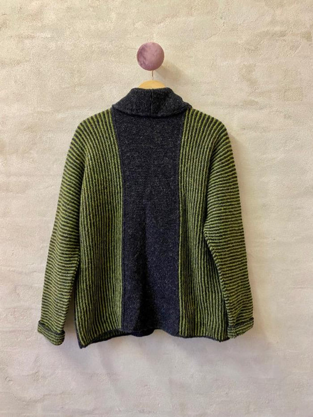 Kvadrille jakke af Hanne Falkenberg, strikkekit | 72 Charcoal, 33 Apple green