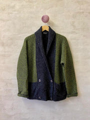 Kvadrille jakke af Hanne Falkenberg, strikkekit | 72 Charcoal, 33 Apple green