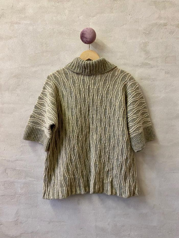 Lagune cardigan af Hanne Falkenberg, strikkekit | 108 Mushroom, 90 Oats