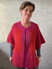 Mariager vest af Hanne Falkenberg, strikkekit | 93 Tomato red, 59 Fuchsia