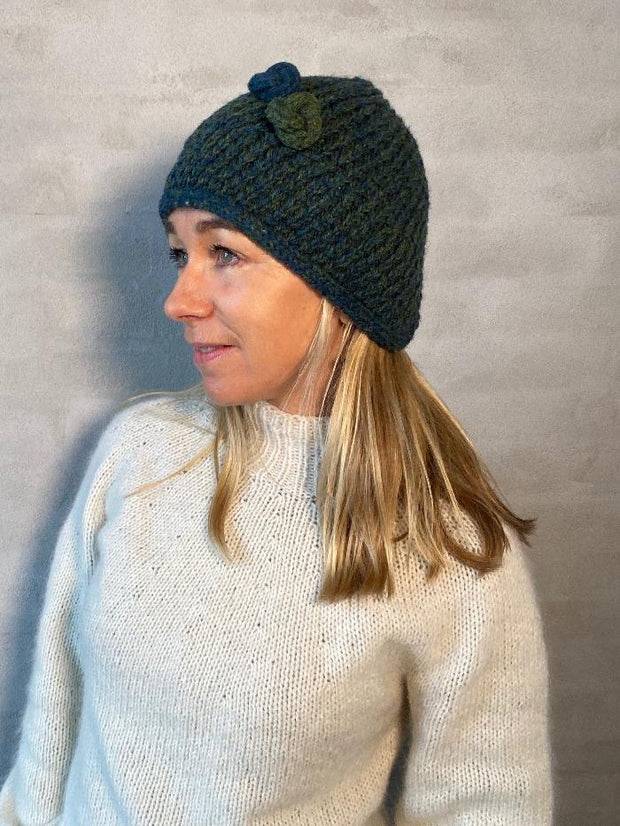 Marie hat by Hanne Falkenberg, knitting kit | 41 Petrol, 31 Dark olive