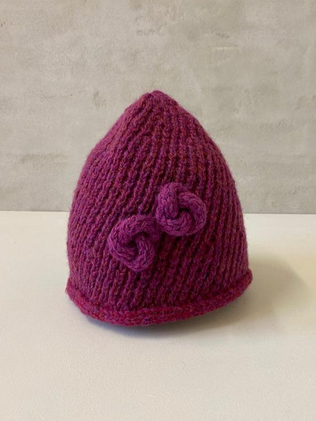 Marie hue af Hanne Falkenberg, strikkekit | 59 Fuchsia, 58 Raspberry