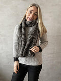 Maxi shawl af Hanne Falkenberg, strikkekit | 71 Black, 90 Oats