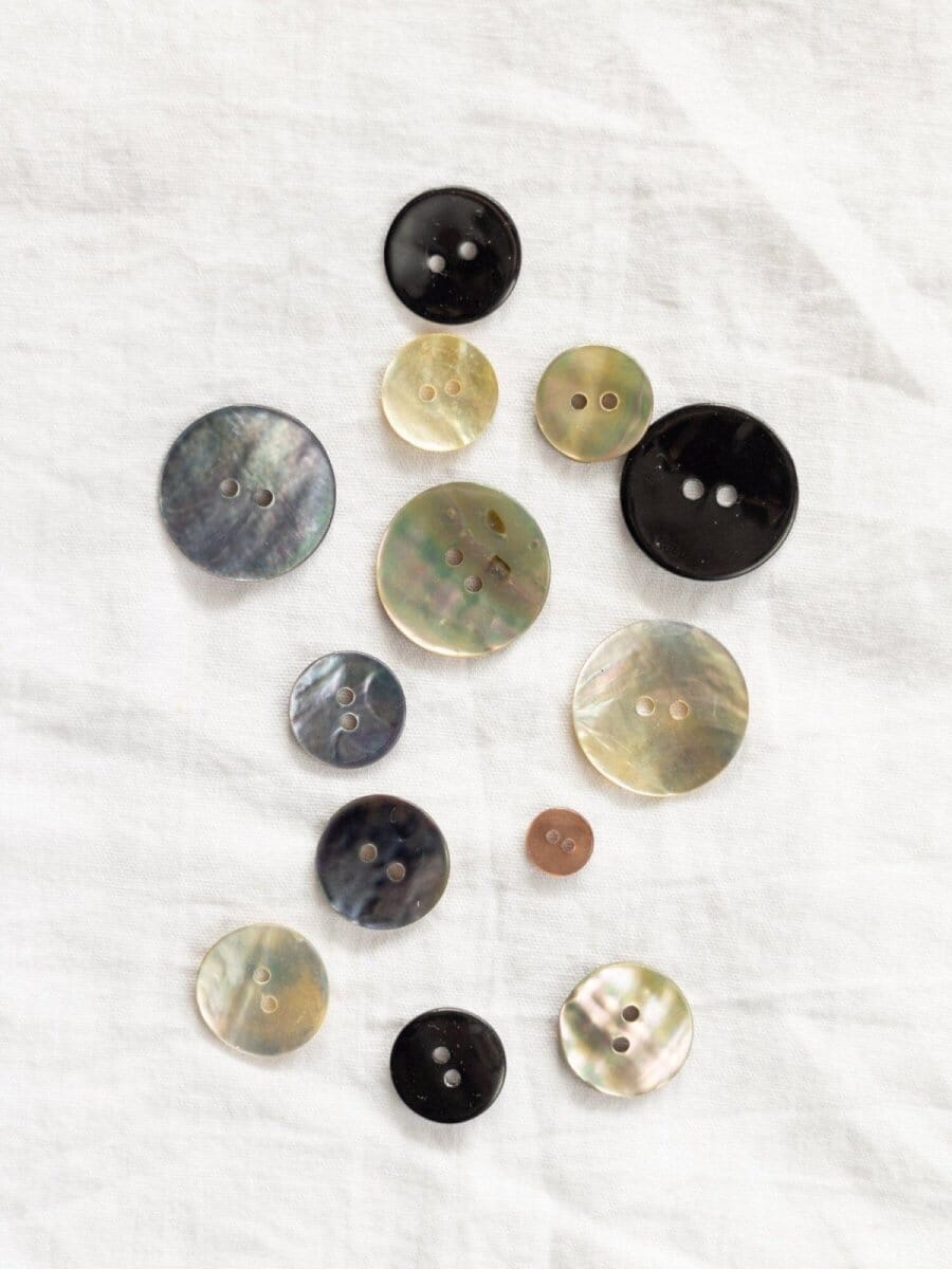 Mother-of-pearl buttons 15 mm - buy them at Önling!