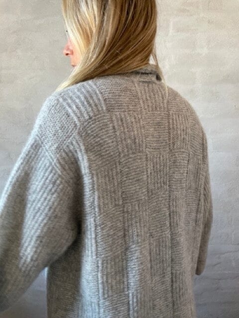 Pygmalion cardigan by Hanne Falkenberg, No 20 knitting kit (1 color) | 77 Silver grey