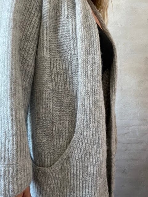 Pygmalion cardigan by Hanne Falkenberg, No 20 knitting kit (1 color) | 77 Silver grey