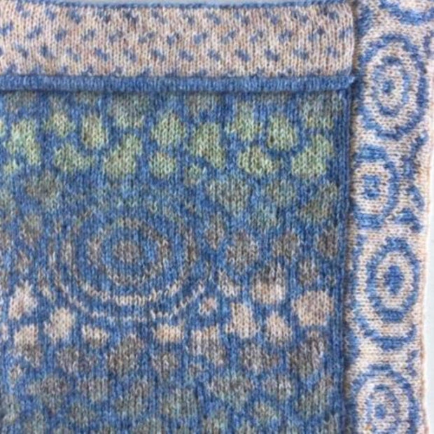 Raindrop shawl, Ruth Sørensen | 90 Oats, 77 Silver grey, 108 Mushroom, 30 Dusty green, 47 Sea blue