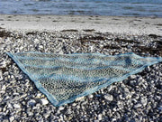 Raindrop shawl, Ruth Sørensen | 101 Pigeon blue, 75 Grey, 36 Green-grey mix, 25 Avocado (x), 01 Winter white