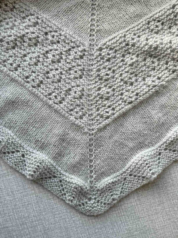 Rose bud shawl by Önling, knitting pattern Knitting patterns Inge - Lis Holst