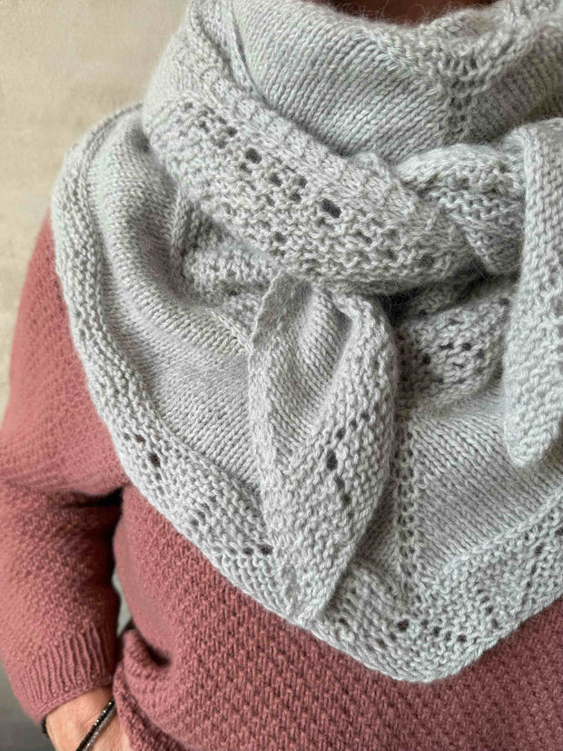 Rose bud shawl by Önling, knitting pattern Knitting patterns Inge-Lis Holst 