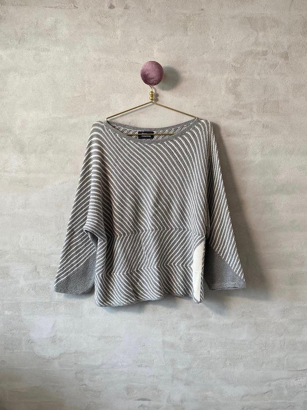 Studio trøje af Hanne Falkenberg, No 21 strikkekit | Pearl grey (404 / 8945), Ivory (405)