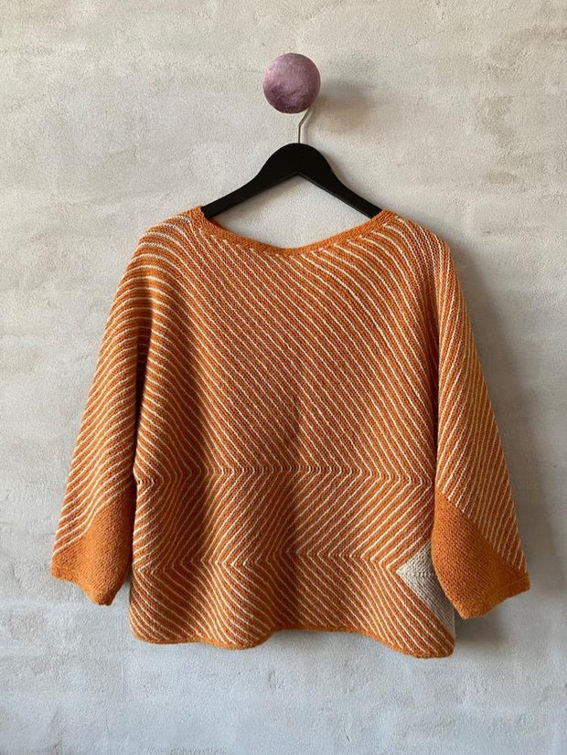 Studio sweater af Hanne Falkenberg, strikkekit | 10 Apricot, 01 Winter white