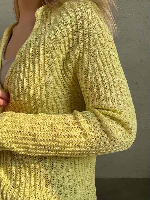 Trio cardigan (single color) by Hanne Falkenberg, No 21 knitting kit