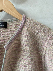 Tweedie jacket by Hanne Falkenberg, No 20 knitting kit (5 colors) | 90 Oats, 101 Pigeon blue, 62 Dusty rose, 77 Silver grey, 36 Green-grey mix