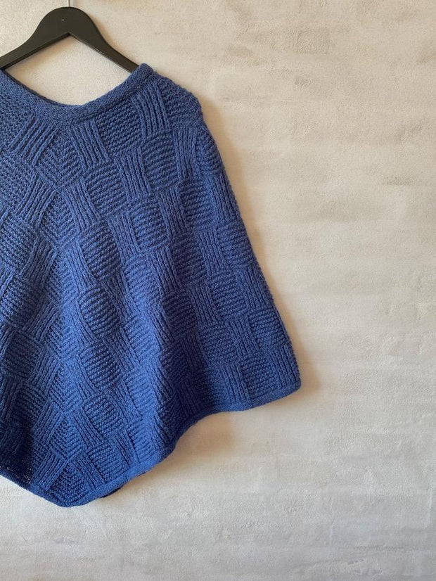 Viva poncho af Hanne Falkenberg, strikkekit | 47 Sea blue