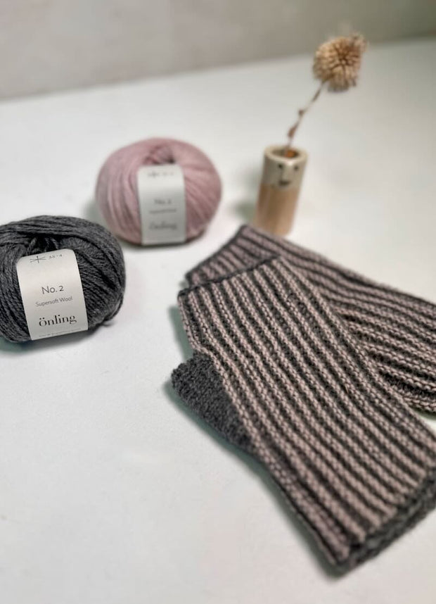 Wilma Wrist Warmers by Hanne Falkenberg, knitting pattern Knitting patterns Hanne Falkenberg