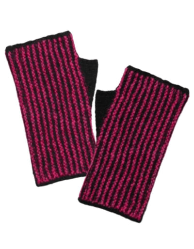 Wilma wrist warmers by Hanne Falkenberg, No 20 knitting kit | 71 Black, 59 Fuchsia