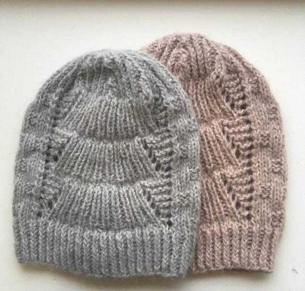 2 Magnum hats with lace pattern, knitted in Önling no 1 merino wool and lamana cusi alpaca, grey rose and light grey