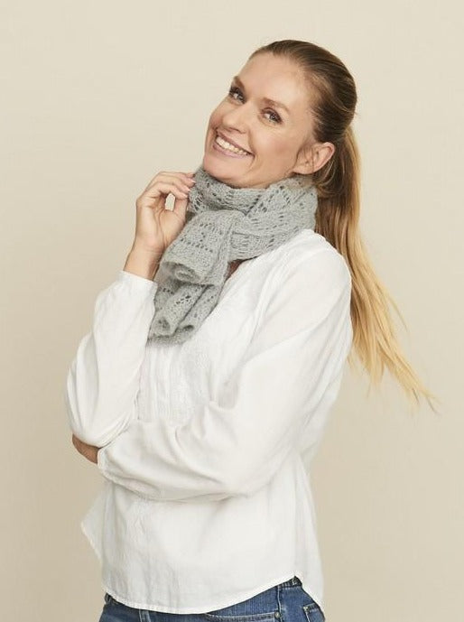 Advent tørklæde, strikket i Cusi Alpaca garn, designet af Katrine Hannibal for Önling
