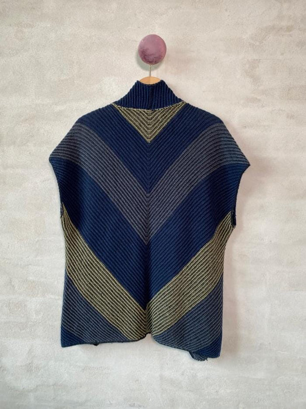 Blues vest by Hanne Falkenberg, No 21 knitting kit Knitting kits Hanne Falkenberg 