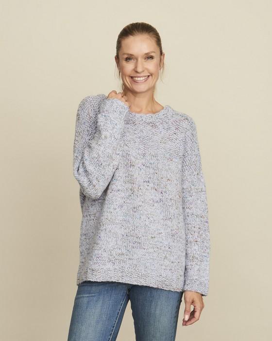 Brigitte B sweater, lyseblå meleret sweater strikket i Önling No 1 og Hedgehog håndfarvet merinould