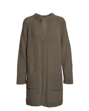 Long and open beige cardigan knitted at large needles, with pockets in front, made in Önling no 1 merino wool, the front