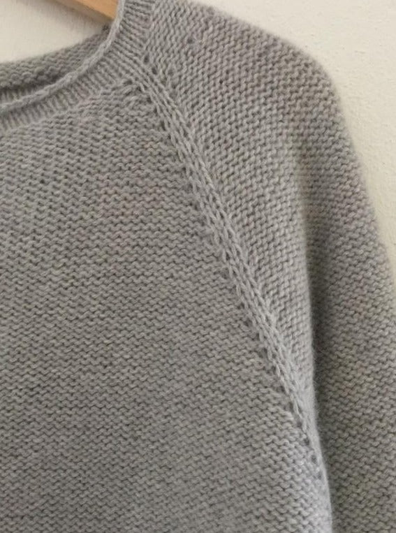 Caroline classic raglan sweater in light grey, made in Önling no 1 merino wool, detail picture of raglan