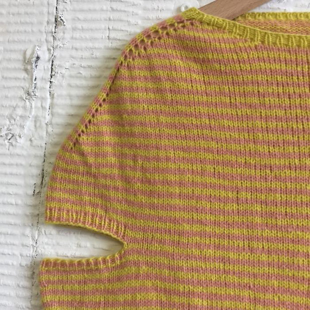 Cassandra top with stripes, knitted in Önling no 2 merinowool, rose and yellow